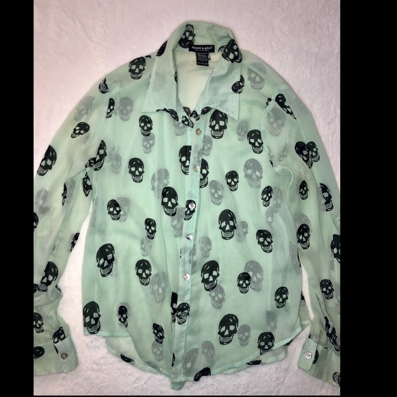 About A Girl Tops - ⭐️ Beautiful mesh button up top with skulls💀💚